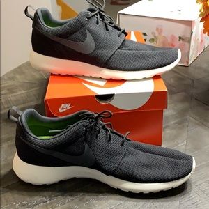 NIKE Roshe One athletic shoes